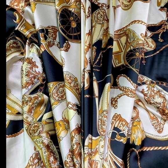 Womens Scarf Coach Carriage Tassel Navy Gold Satin Print Length 54" Width 13" - Picture 9 of 10